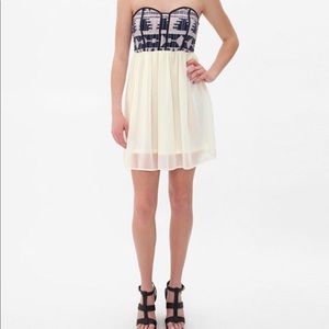 Daytrip embroidered strapless dress